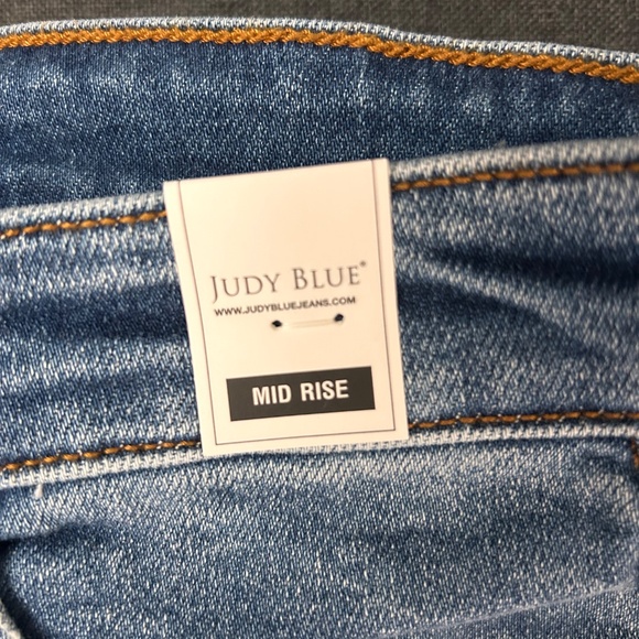 Judy Blue mid rise shorts. NEW! - Picture 3 of 3